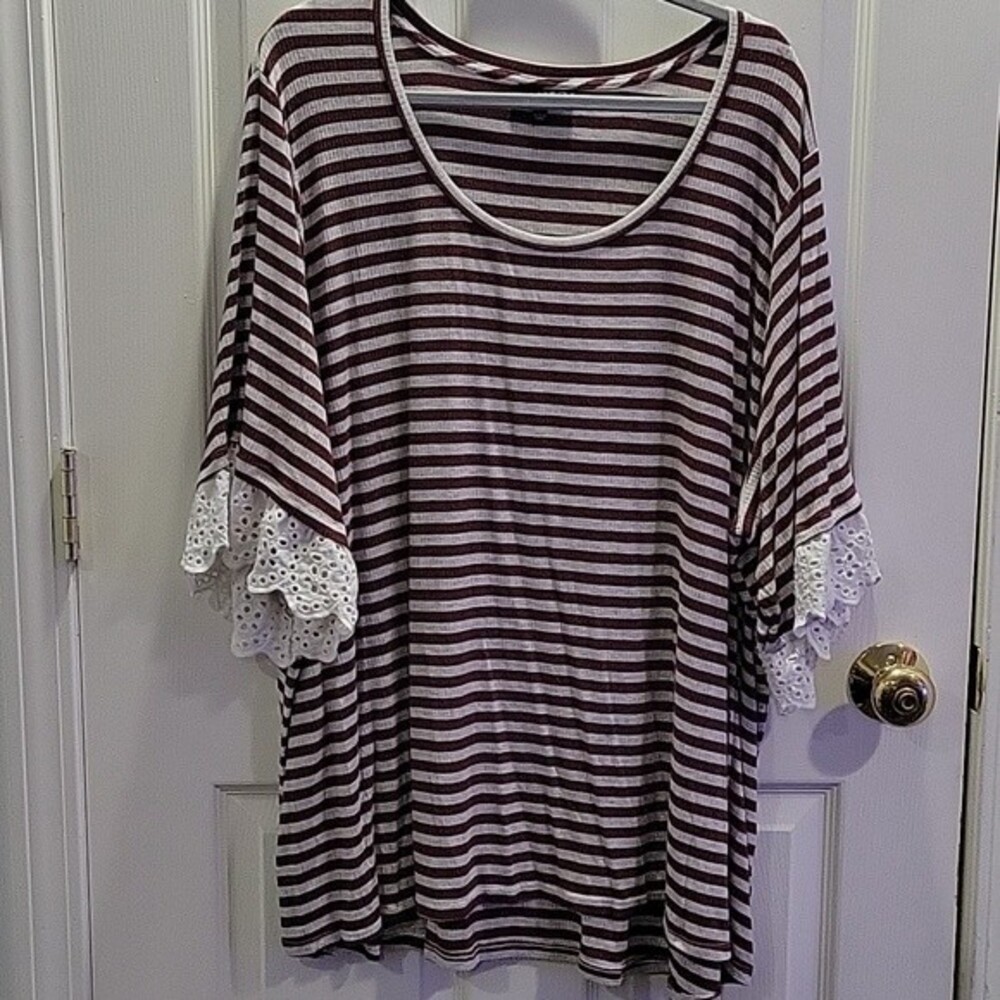 Cameo Plus Size Maroon and Gray Ribbed Tunic with Eyelet Lace Sleeves Size 5X